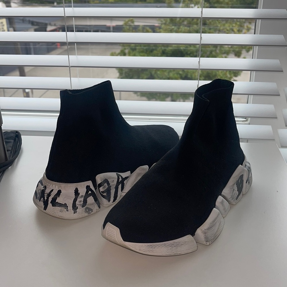 In between jobs so sadly, I’m selling my beloved speed runners.